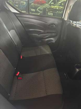 NISSAN-VERSA-2021