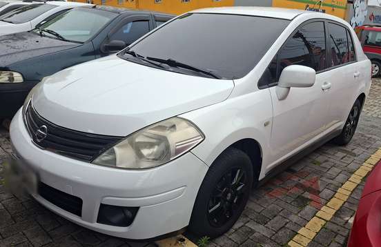 NISSAN-TIIDA-2011