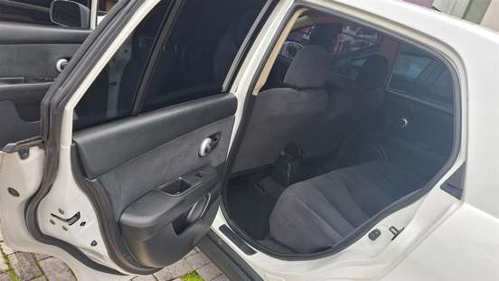 NISSAN-TIIDA-2011