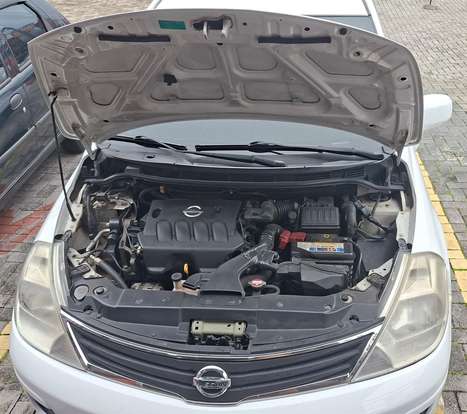 NISSAN-TIIDA-2011