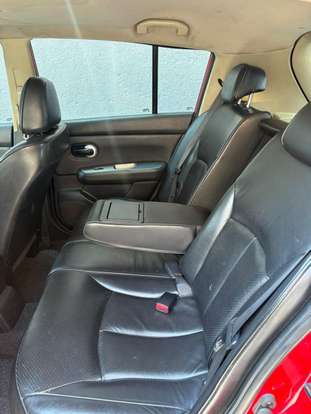 NISSAN-TIIDA-2010