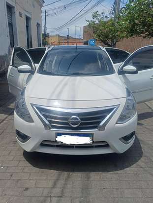 NISSAN-VERSA-2020
