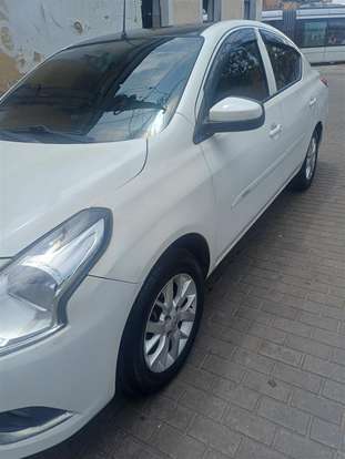 NISSAN-VERSA-2020