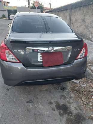 NISSAN-VERSA-2019