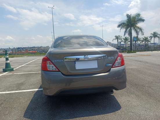 NISSAN-VERSA-2017