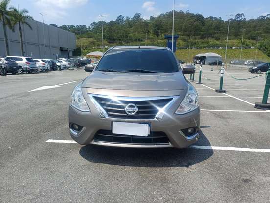 NISSAN-VERSA-2017