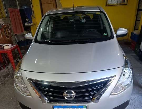 NISSAN-VERSA-2021