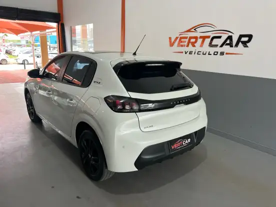 PEUGEOT-208-2022