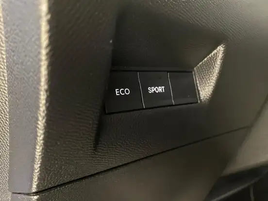 PEUGEOT-208-2022