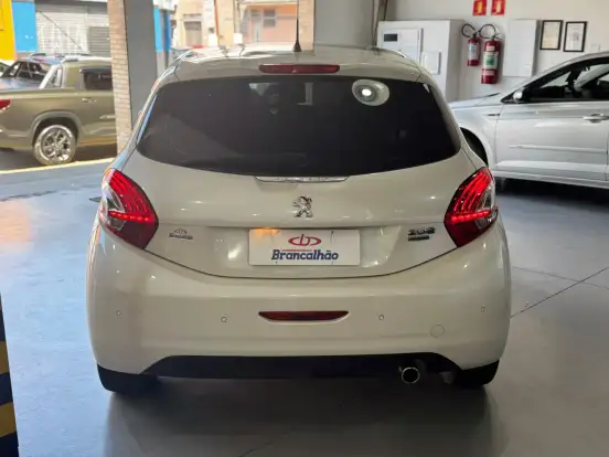 PEUGEOT-208-2015
