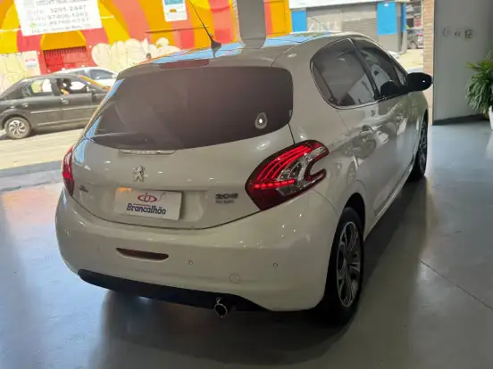 PEUGEOT-208-1.6 GRIFFE 16V FLEX 4P AUTOMÁTICO PEUGEOT-208-2015