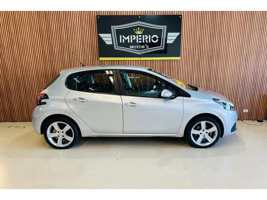 PEUGEOT-208-2019