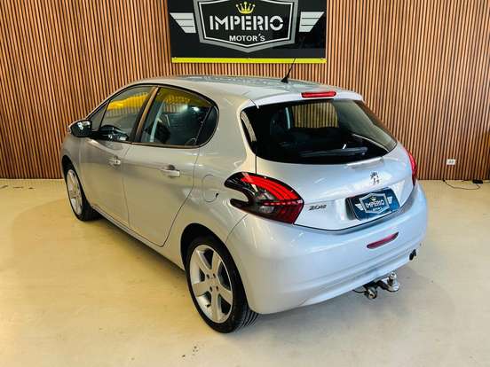 PEUGEOT-208-2019