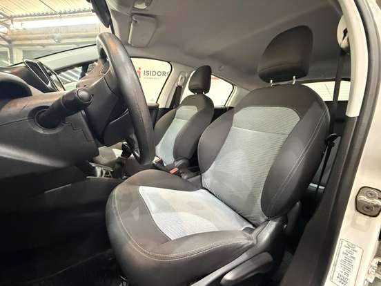 PEUGEOT-208-2014