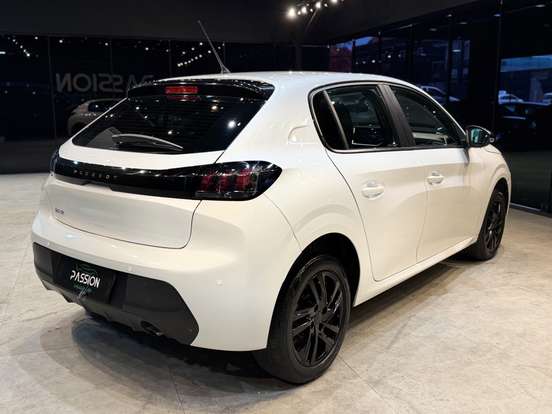 PEUGEOT-208-2023