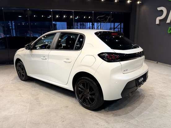PEUGEOT-208-2023