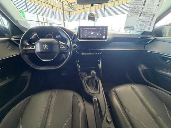 PEUGEOT-208-2022