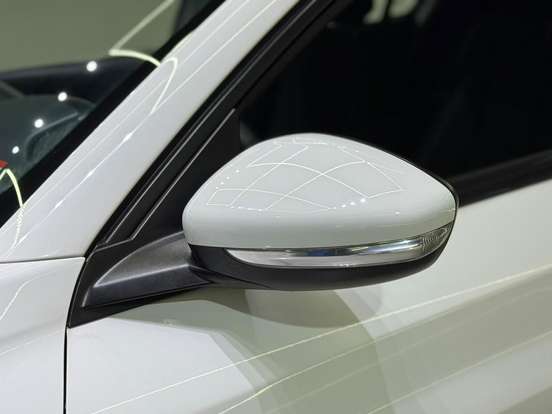 PEUGEOT-208-2021