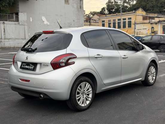 PEUGEOT-208-2018