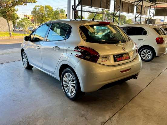 PEUGEOT-208-2017