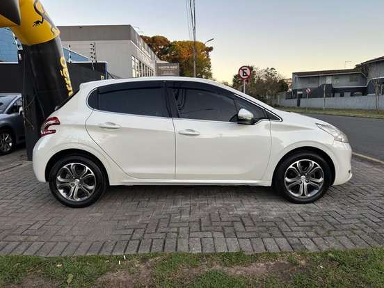 PEUGEOT-208-1.6 GRIFFE 16V FLEX 4P AUTOMÁTICO PEUGEOT-208-2014