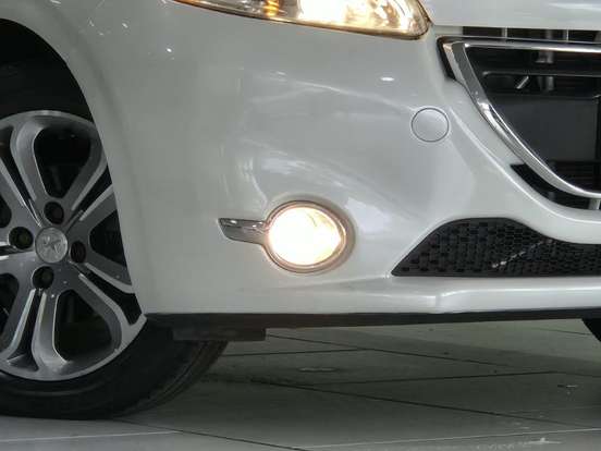 PEUGEOT-208-1.6 GRIFFE 16V FLEX 4P AUTOMÁTICO PEUGEOT-208-2014