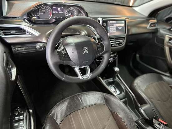 PEUGEOT-208-2015