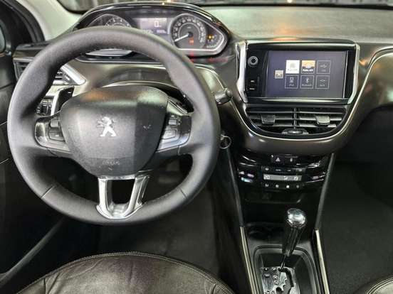 PEUGEOT-208-2015