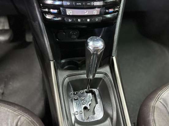 PEUGEOT-208-2015