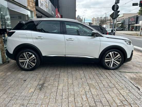 PEUGEOT-3008-2018
