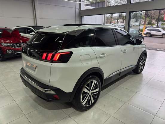 PEUGEOT-3008-2018