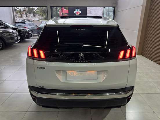 PEUGEOT-3008-2018