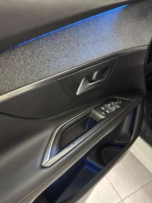 PEUGEOT-3008-2018