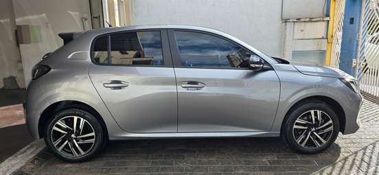 PEUGEOT-208-2024
