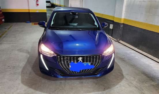 PEUGEOT-208-2021