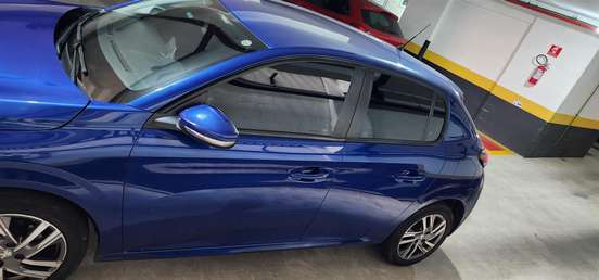 PEUGEOT-208-2021