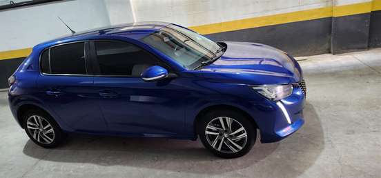 PEUGEOT-208-2021