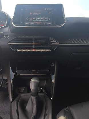 PEUGEOT-208-2021