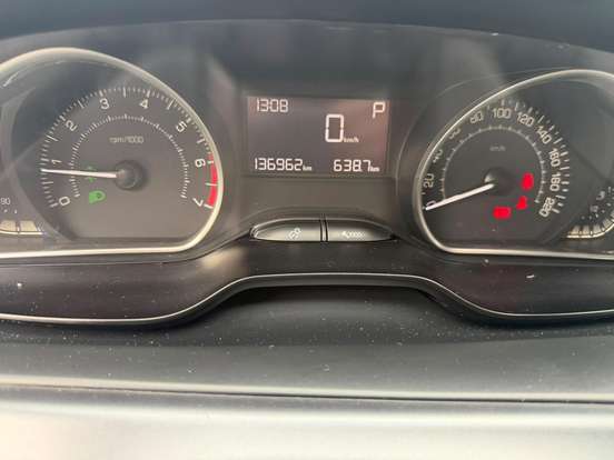 PEUGEOT-208-2014