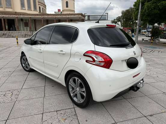 PEUGEOT-208-1.6 GRIFFE 16V FLEX 4P AUTOMÁTICO PEUGEOT-208-2014