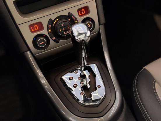 PEUGEOT-308-2013