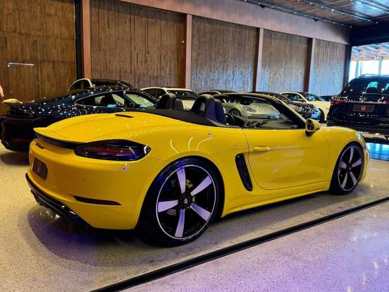 PORSCHE-718-2019