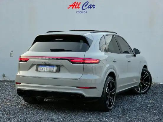 PORSCHE-CAYENNE-2023