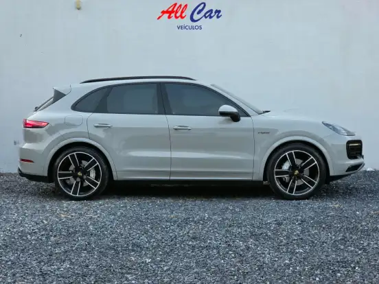 PORSCHE-CAYENNE-2023