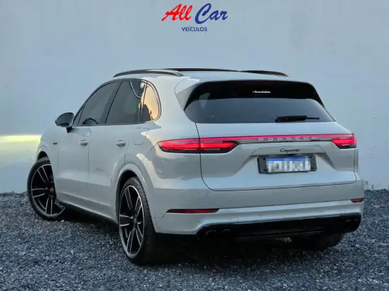 PORSCHE-CAYENNE-2023