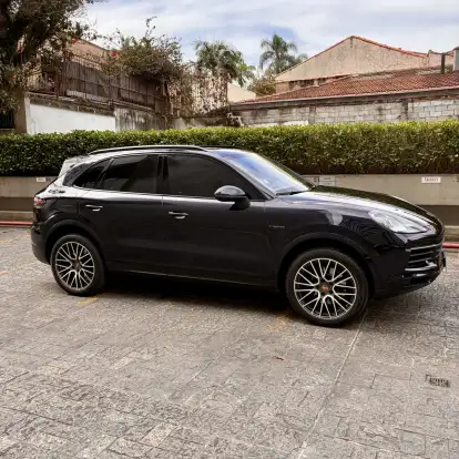 PORSCHE-CAYENNE-2022