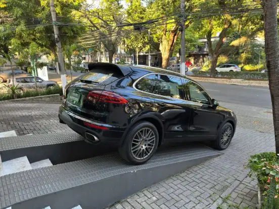 PORSCHE-CAYENNE-2016