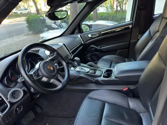 PORSCHE-CAYENNE-2016