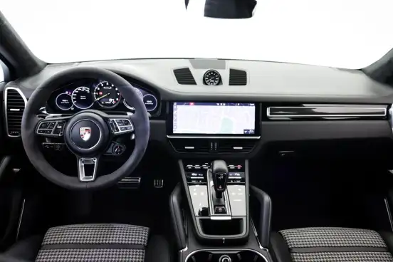 PORSCHE-CAYENNE-2019