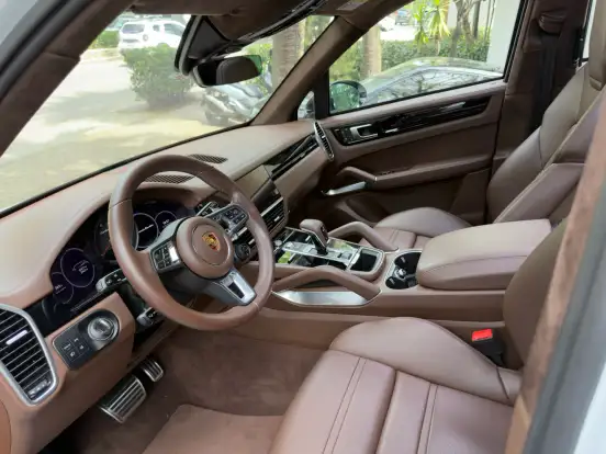 PORSCHE-CAYENNE-2022